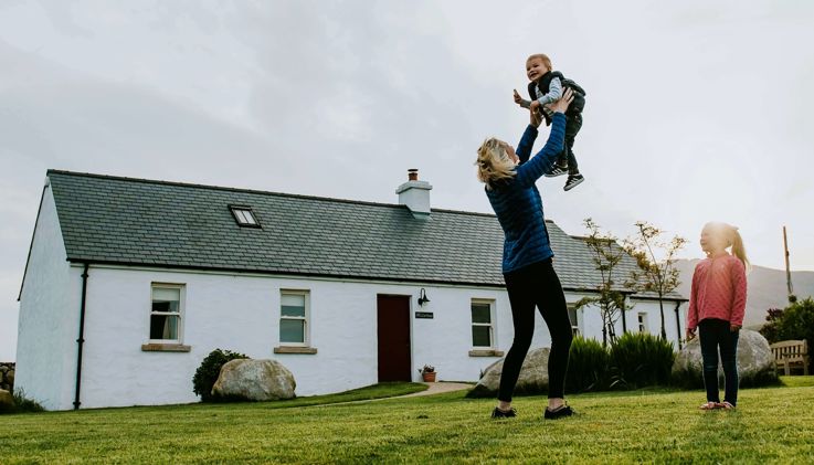 Family enjoying their stay at Kribben Cottages in Newcastle